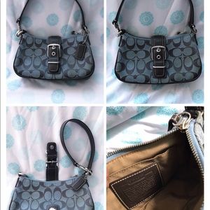 Coach wrislet / purse